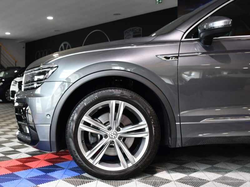 Volkswagen Tiguan R-Line 2.0 TSI 180 DSG 4Motion GPS Virtual Hayon Attelage ACC Caméra Front Lane Mode JA 19