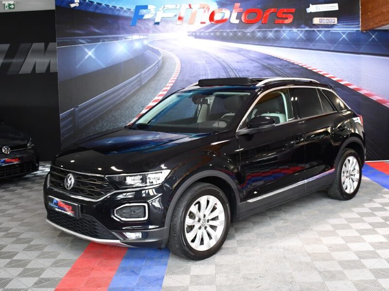 Volkswagen T-Roc Carat 2.0 TDI 150 DSG GPS Virtual TO Attelage Hayon Caméra Front Lane LED JA 17