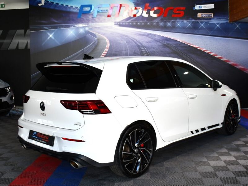 Volkswagen Golf 8 GTI Clubsport 2.0 TSI 300 DSG GPS Mode Virtual ACC Caméra Induction Lumière d’ambiance Front Lane JA 19