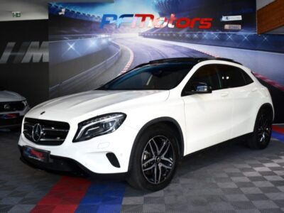 Mercedes Benz GLA 200 1.5 156 7G-DCT GPS TO Semi Cuir Bi-Xénon Régulateur Barre de toit JA 18