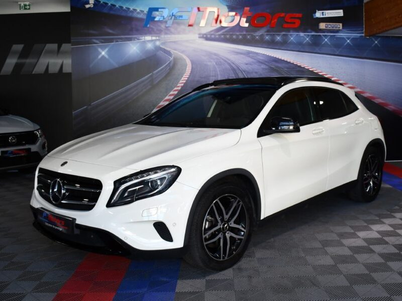 Mercedes Benz GLA 200 1.5 156 7G-DCT GPS TO Semi Cuir Bi-Xénon Régulateur Barre de toit JA 18