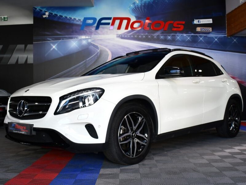 Mercedes Benz GLA 200 1.5 156 7G-DCT GPS TO Semi Cuir Bi-Xénon Régulateur Barre de toit JA 18