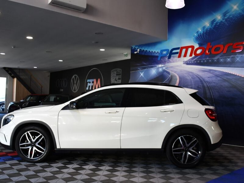 Mercedes Benz GLA 200 1.5 156 7G-DCT GPS TO Semi Cuir Bi-Xénon Régulateur Barre de toit JA 18
