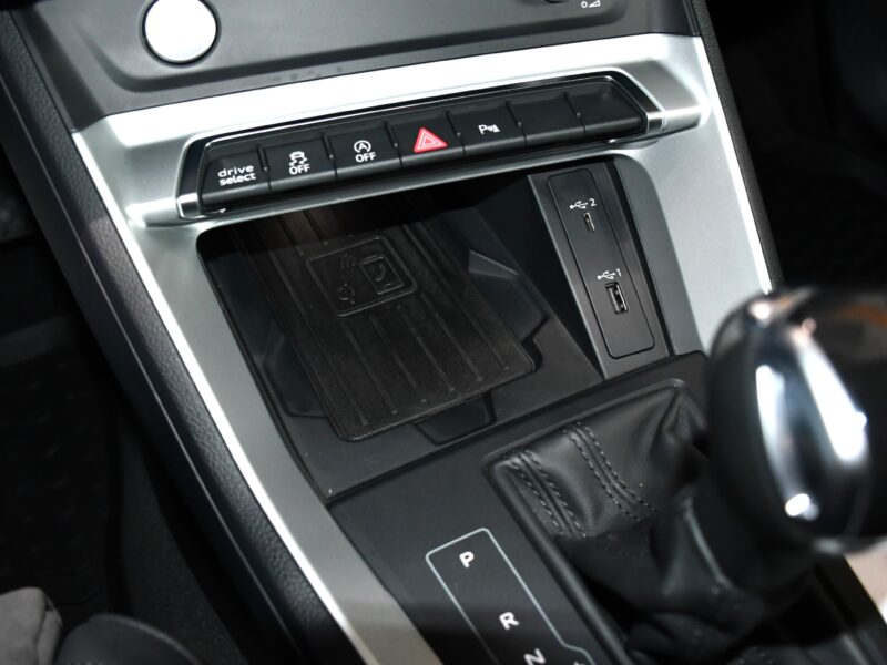 Audi Q3 Sportback S-Line Design Luxe 35 TFSI 150 S-Tronic GPS Virtual ACC Attelage Hayon LED Pré Sense Lane JA 19 Audi Sport