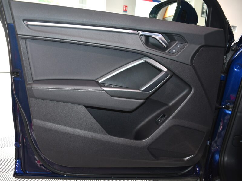 Audi Q3 S-Line 35 TDI 150 S-Tronic GPS Virtual Hayon Attelage Caméra ACC Car Play LED JA 20