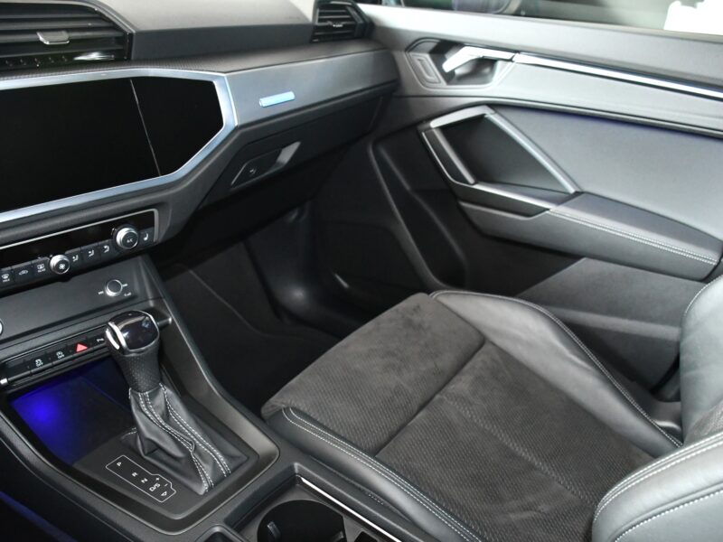 Audi Q3 S-Line 35 TDI 150 S-Tronic GPS Virtual Hayon Attelage Caméra ACC Car Play LED JA 20