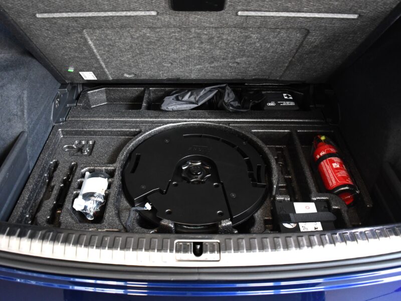 Audi Q3 S-Line 35 TDI 150 S-Tronic GPS Virtual Hayon Attelage Caméra ACC Car Play LED JA 20