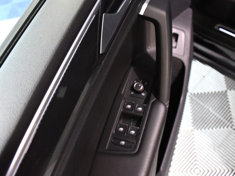 Volkswagen Tiguan R-Line Carat Exclusive 2.0 TDI 190 DSG 4Motion GPS Pro ACC DCC Virtual Attelage Caméra Vebasto Front Lane JA 19