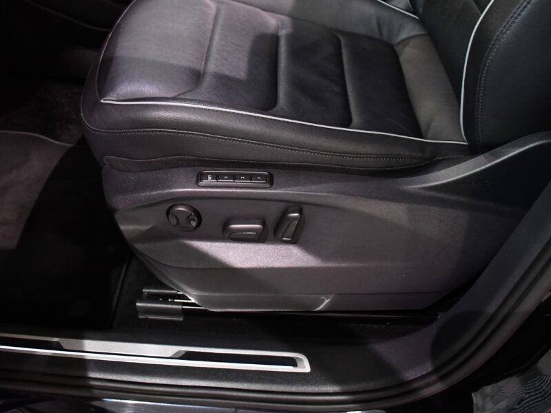 Volkswagen Tiguan R-Line Carat Exclusive 2.0 TDI 190 DSG 4Motion GPS Pro ACC DCC Virtual Attelage Caméra Vebasto Front Lane JA 19