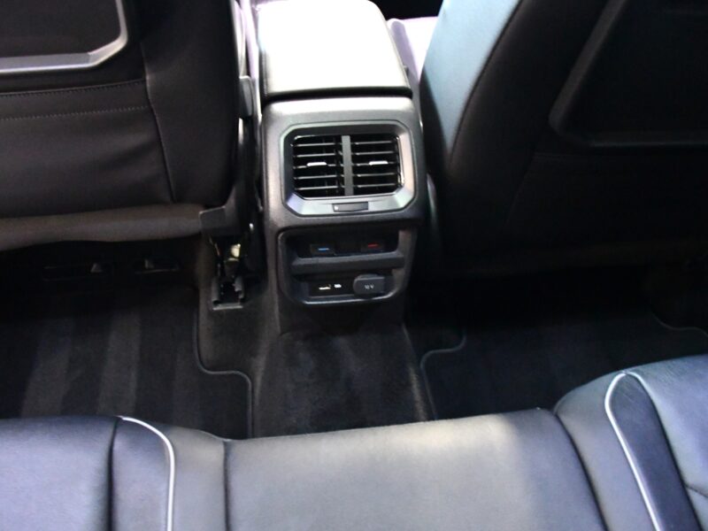 Volkswagen Tiguan R-Line Carat Exclusive 2.0 TDI 190 DSG 4Motion GPS Pro ACC DCC Virtual Attelage Caméra Vebasto Front Lane JA 19