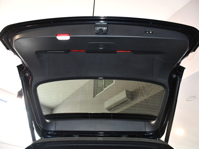 Volkswagen Tiguan R-Line Carat Exclusive 2.0 TDI 190 DSG 4Motion GPS Pro ACC DCC Virtual Attelage Caméra Vebasto Front Lane JA 19
