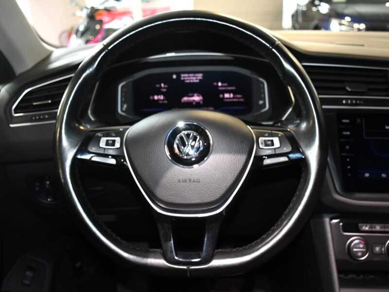 Volkswagen Tiguan R-Line Carat Exclusive 2.0 TDI 190 DSG 4Motion GPS Pro ACC DCC Virtual Attelage Caméra Vebasto Front Lane JA 19