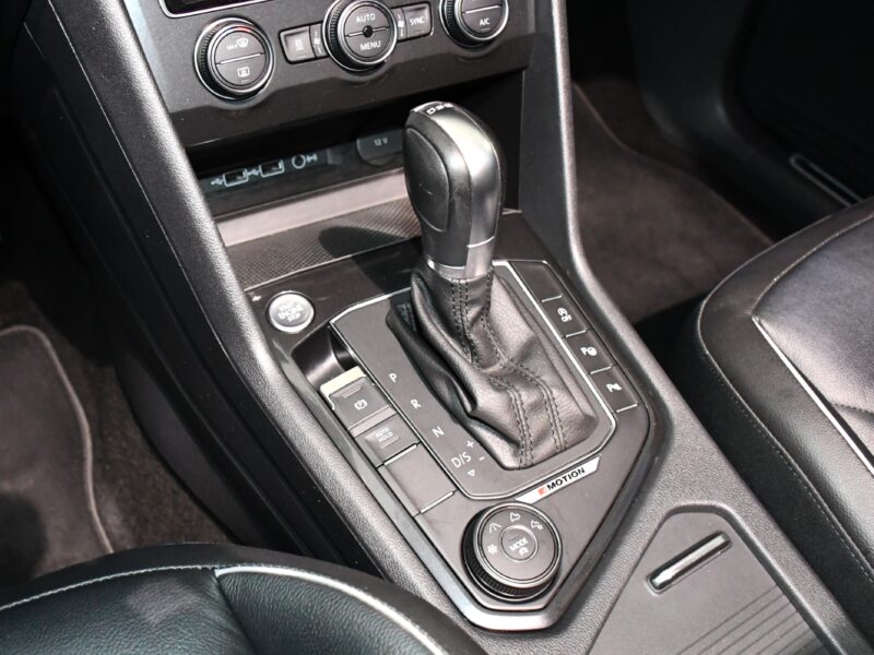 Volkswagen Tiguan R-Line Carat Exclusive 2.0 TDI 190 DSG 4Motion GPS Pro ACC DCC Virtual Attelage Caméra Vebasto Front Lane JA 19