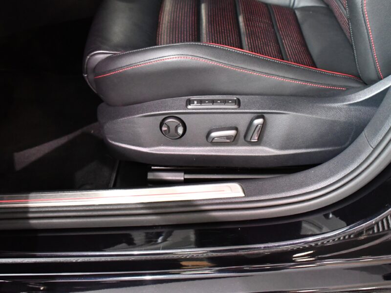 Volkswagen Golf 7 GTI Performance 2.0 TSI 245 DSG GPS Pro Dynaudio ACC DCC Cuir Car Play Front Lane JA 19