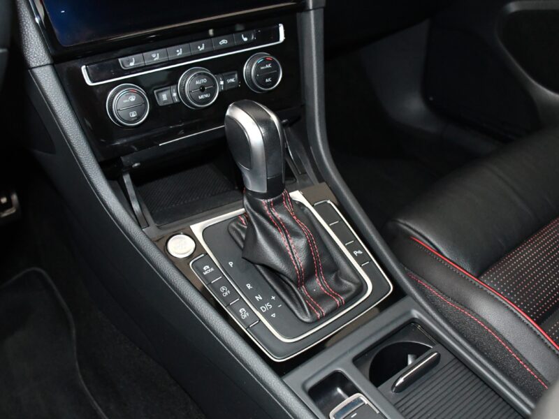 Volkswagen Golf 7 GTI Performance 2.0 TSI 245 DSG GPS Pro Dynaudio ACC DCC Cuir Car Play Front Lane JA 19