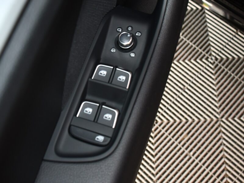 Audi A3 Sportback S-Line 40 TFSI 190 S-Tronic GPS Virtual Régulateur Cuir TO Drive JA 18