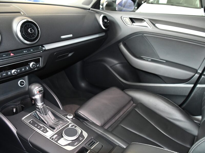 Audi A3 Sportback S-Line 40 TFSI 190 S-Tronic GPS Virtual Régulateur Cuir TO Drive JA 18
