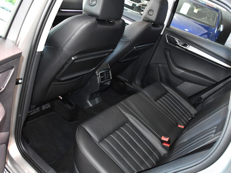 Skoda Karoq Style 1.5 TSI 150 DSG GPS TO Caméra Cuir Parc Assist Hayon Attelage Régulateur Smartlink JA 17
