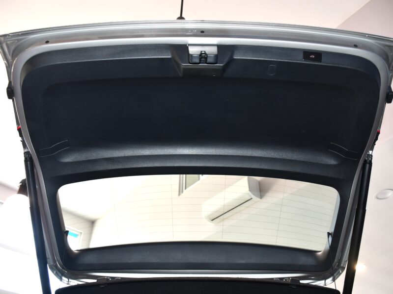 Skoda Karoq Style 1.5 TSI 150 DSG GPS TO Caméra Cuir Parc Assist Hayon Attelage Régulateur Smartlink JA 17