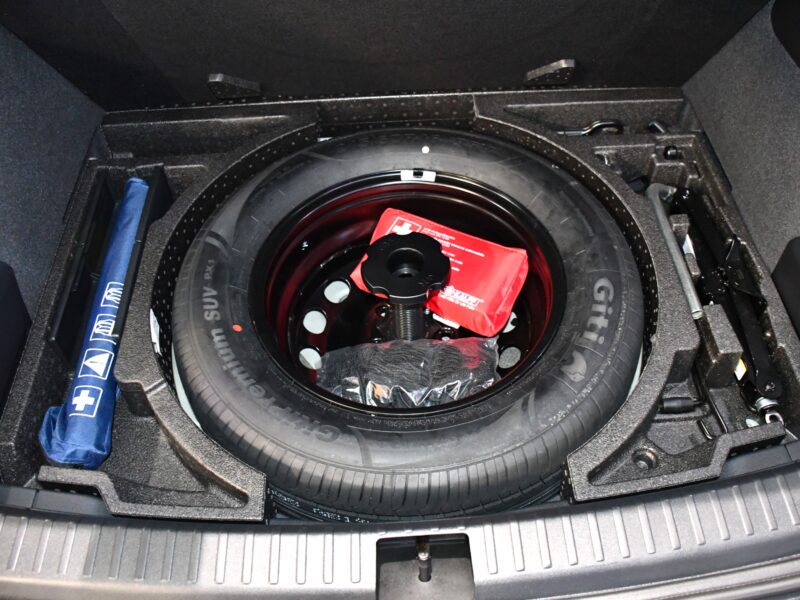 Skoda Karoq Style 1.5 TSI 150 DSG GPS TO Caméra Cuir Parc Assist Hayon Attelage Régulateur Smartlink JA 17