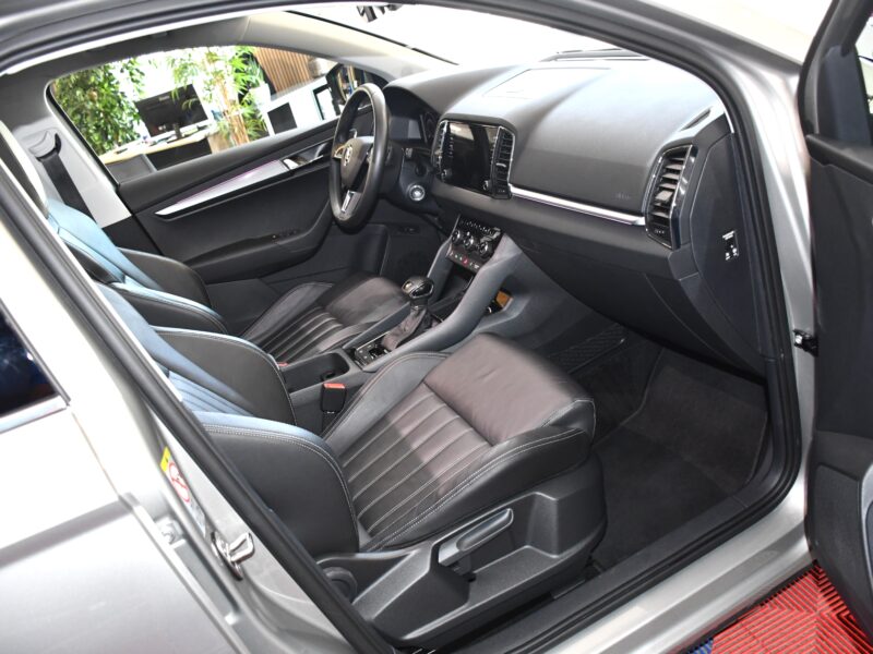 Skoda Karoq Style 1.5 TSI 150 DSG GPS TO Caméra Cuir Parc Assist Hayon Attelage Régulateur Smartlink JA 17
