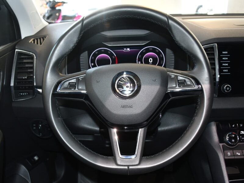 Skoda Karoq Style 1.5 TSI 150 DSG GPS TO Caméra Cuir Parc Assist Hayon Attelage Régulateur Smartlink JA 17