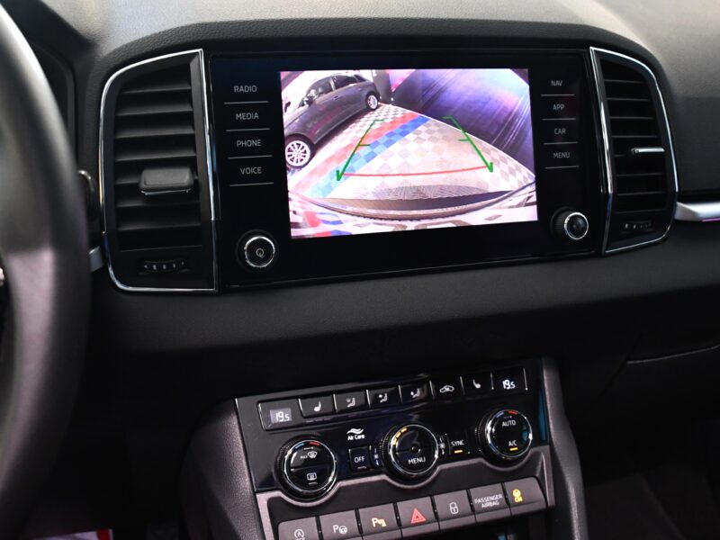 Skoda Karoq Style 1.5 TSI 150 DSG GPS TO Caméra Cuir Parc Assist Hayon Attelage Régulateur Smartlink JA 17