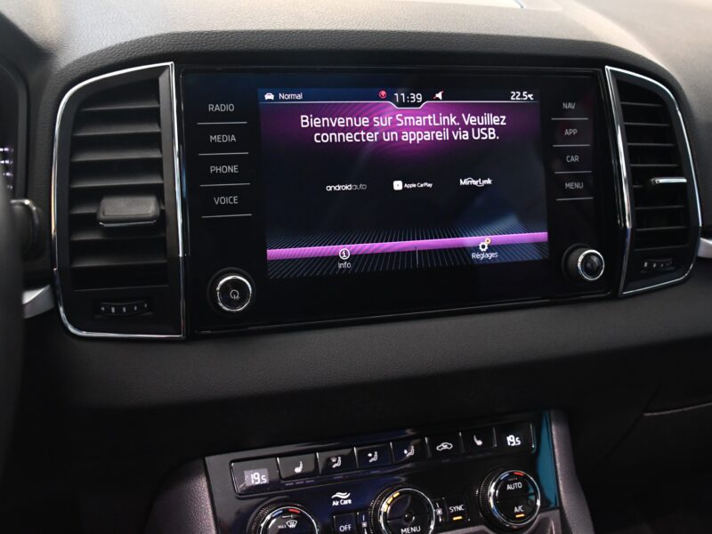 Skoda Karoq Style 1.5 TSI 150 DSG GPS TO Caméra Cuir Parc Assist Hayon Attelage Régulateur Smartlink JA 17