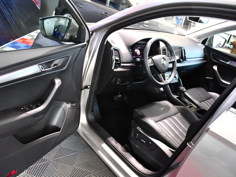 Skoda Karoq Style 1.5 TSI 150 DSG GPS TO Caméra Cuir Parc Assist Hayon Attelage Régulateur Smartlink JA 17