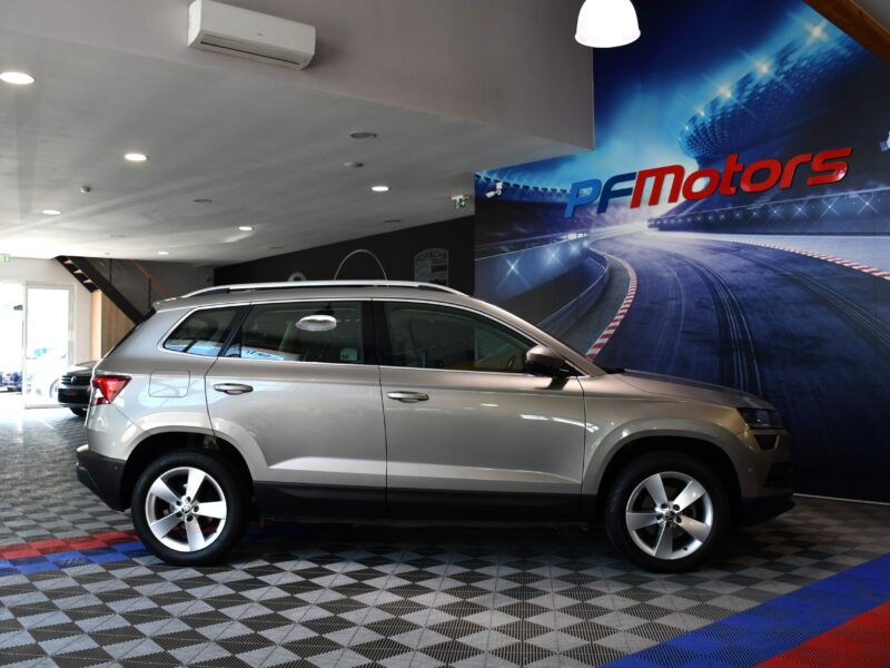 Skoda Karoq Style 1.5 TSI 150 DSG GPS TO Caméra Cuir Parc Assist Hayon Attelage Régulateur Smartlink JA 17