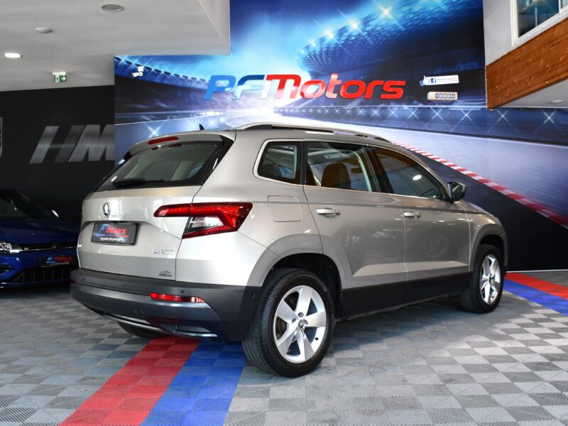 Skoda Karoq Style 1.5 TSI 150 DSG GPS TO Caméra Cuir Parc Assist Hayon Attelage Régulateur Smartlink JA 17