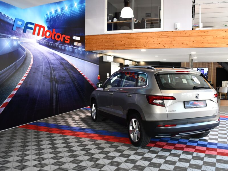 Skoda Karoq Style 1.5 TSI 150 DSG GPS TO Caméra Cuir Parc Assist Hayon Attelage Régulateur Smartlink JA 17