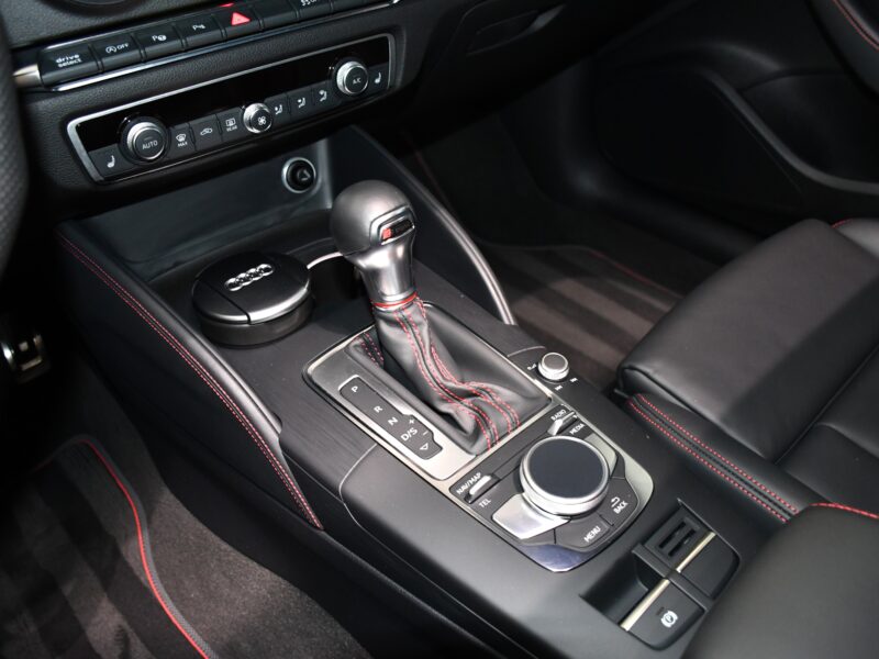 Audi S3 Sportback 2.0 TFSI 300 Quattro S-Tronic GPS Virtual Sièges Baquet TO Parc Assist Carbone JA 18