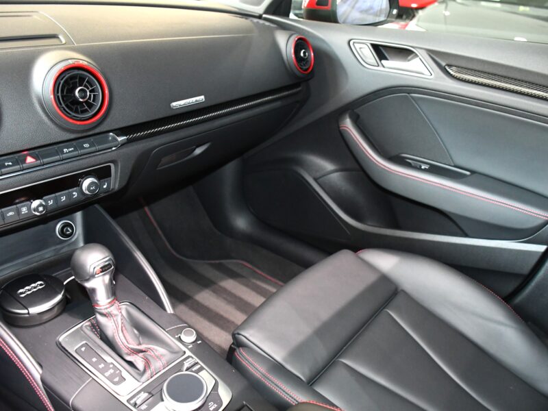 Audi S3 Sportback 2.0 TFSI 300 Quattro S-Tronic GPS Virtual Sièges Baquet TO Parc Assist Carbone JA 18