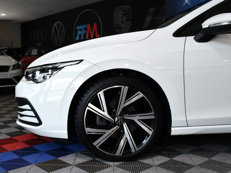 Volkswagen Golf 8 Life 1.5 TSI 150 BVM6 GPS Virtual TO IQ Light ACC Tri-Zone Attelage ACC Lane Lumière D’ambiance JA 18