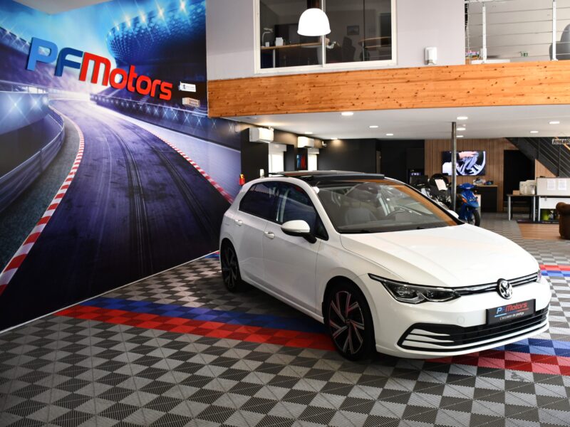 Volkswagen Golf 8 Life 1.5 TSI 150 BVM6 GPS Virtual TO IQ Light ACC Tri-Zone Attelage ACC Lane Lumière D’ambiance JA 18