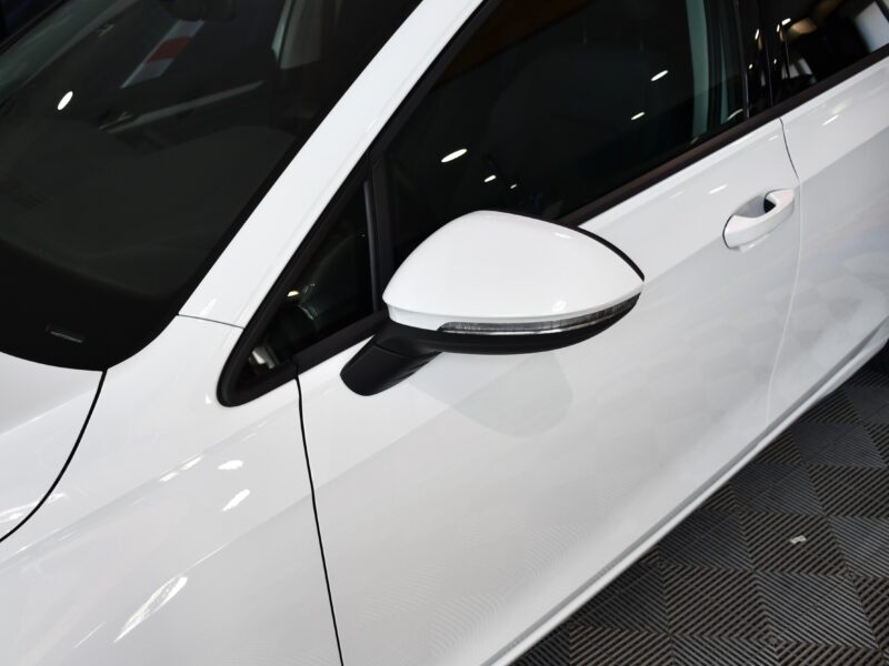 Volkswagen Golf 8 Life 1.5 TSI 150 BVM6 GPS Virtual TO IQ Light ACC Tri-Zone Attelage ACC Lane Lumière D’ambiance JA 18