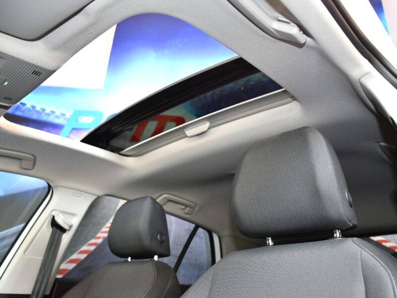Volkswagen Golf 8 Life 1.5 TSI 150 BVM6 GPS Virtual TO IQ Light ACC Tri-Zone Attelage ACC Lane Lumière D’ambiance JA 18