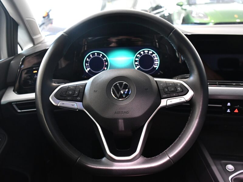 Volkswagen Golf 8 Life 1.5 TSI 150 BVM6 GPS Virtual TO IQ Light ACC Tri-Zone Attelage ACC Lane Lumière D’ambiance JA 18