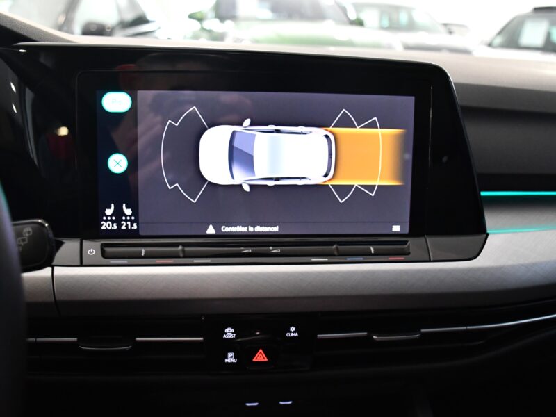 Volkswagen Golf 8 Life 1.5 TSI 150 BVM6 GPS Virtual TO IQ Light ACC Tri-Zone Attelage ACC Lane Lumière D’ambiance JA 18