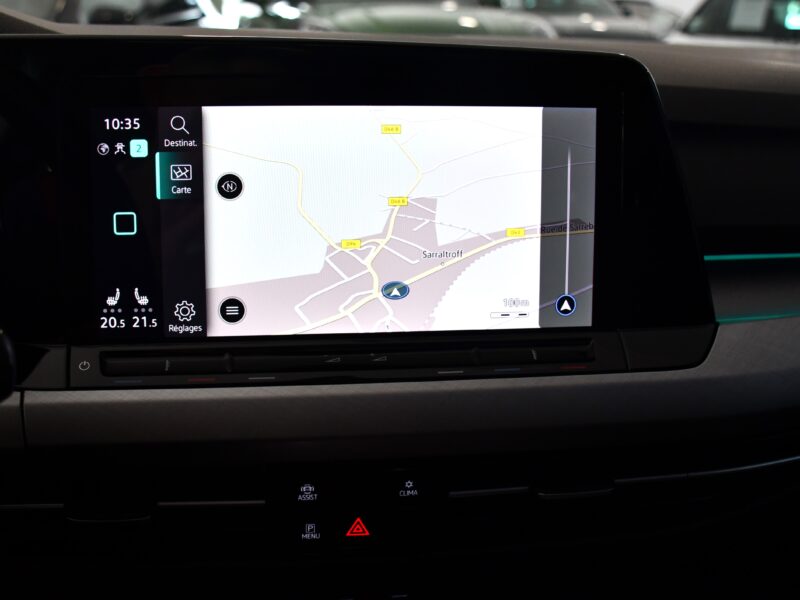 Volkswagen Golf 8 Life 1.5 TSI 150 BVM6 GPS Virtual TO IQ Light ACC Tri-Zone Attelage ACC Lane Lumière D’ambiance JA 18
