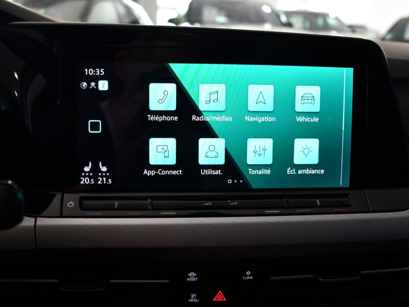 Volkswagen Golf 8 Life 1.5 TSI 150 BVM6 GPS Virtual TO IQ Light ACC Tri-Zone Attelage ACC Lane Lumière D’ambiance JA 18