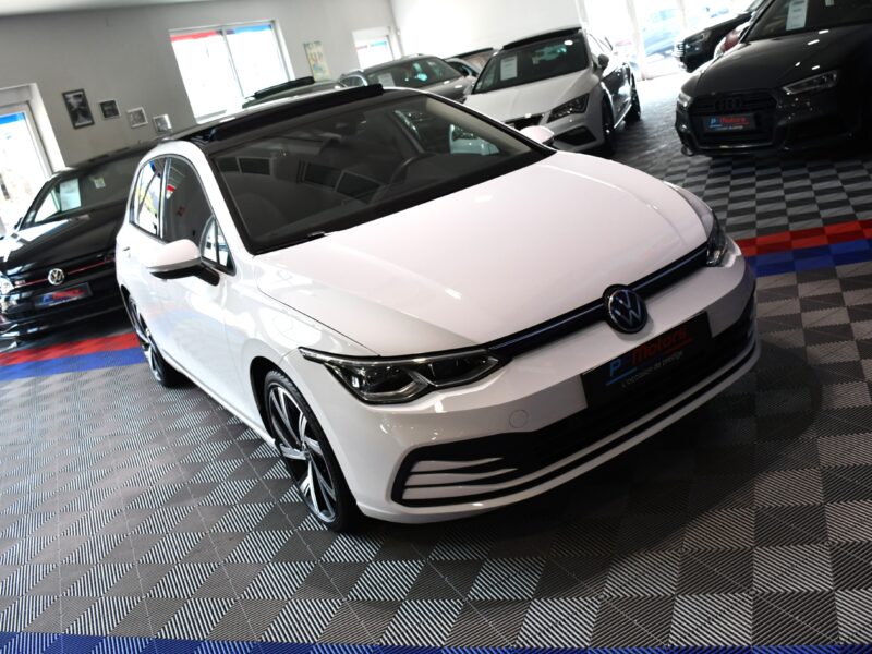 Volkswagen Golf 8 Life 1.5 TSI 150 BVM6 GPS Virtual TO IQ Light ACC Tri-Zone Attelage ACC Lane Lumière D’ambiance JA 18