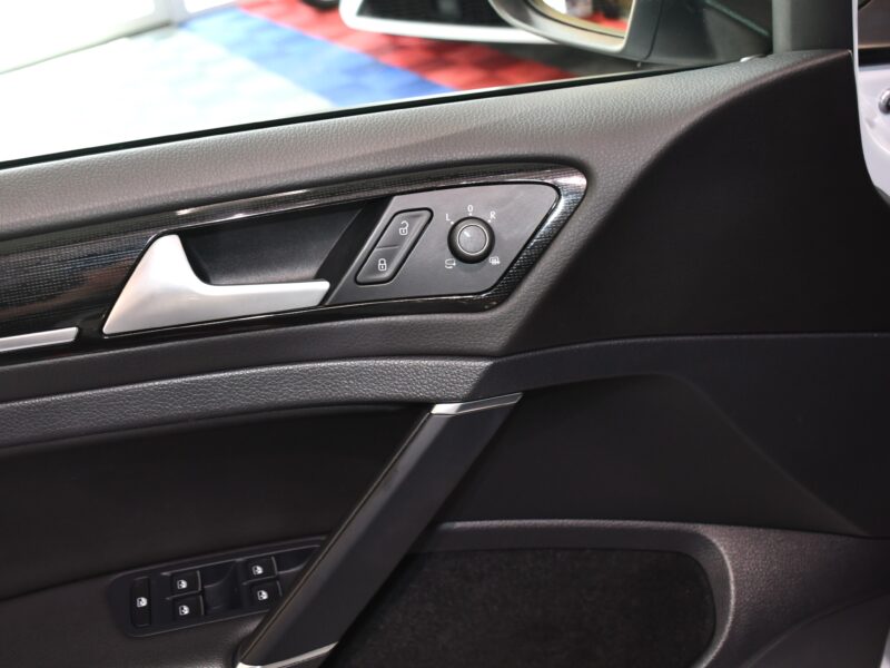 Volkswagen Golf 7 R-Line Carat 1.4 TSI 150 DSG GPS Cuir TO Keyless Dynaudio Front ACC Volant Chauffant JA 17