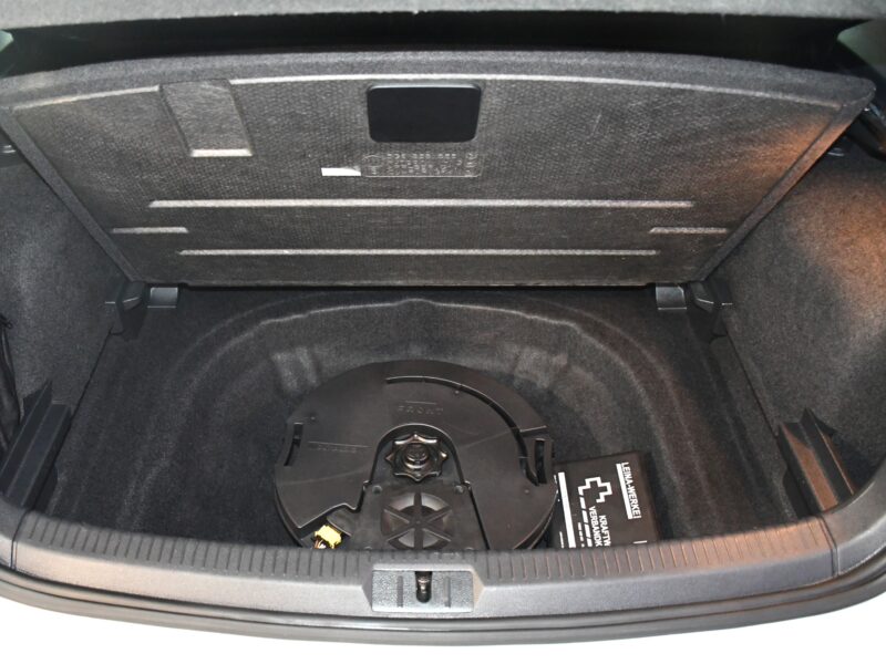 Volkswagen Golf 7 R-Line Carat 1.4 TSI 150 DSG GPS Cuir TO Keyless Dynaudio Front ACC Volant Chauffant JA 17