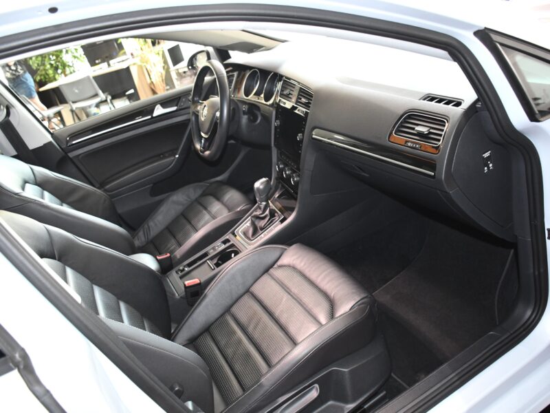 Volkswagen Golf 7 R-Line Carat 1.4 TSI 150 DSG GPS Cuir TO Keyless Dynaudio Front ACC Volant Chauffant JA 17
