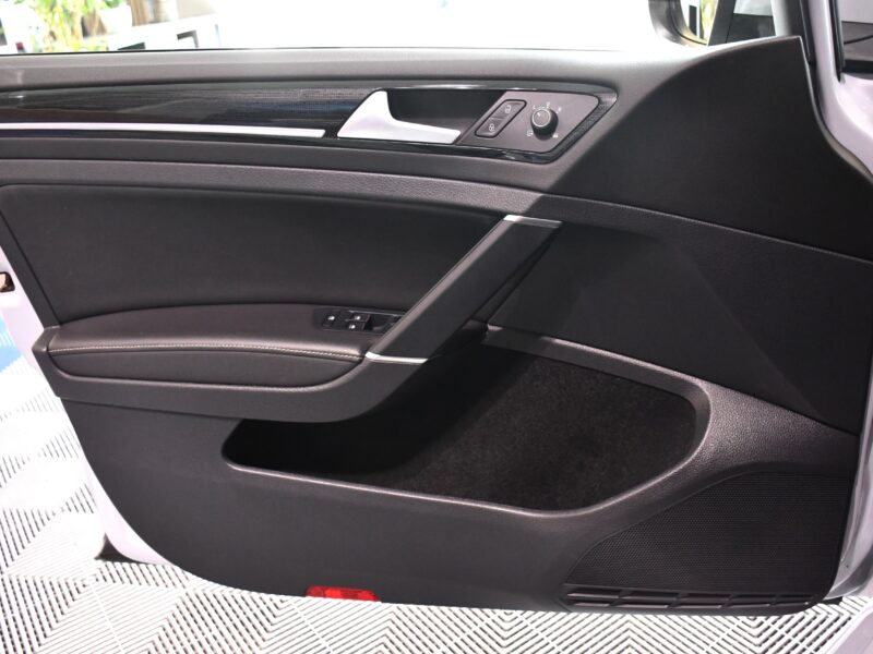 Volkswagen Golf 7 R-Line Carat 1.4 TSI 150 DSG GPS Cuir TO Keyless Dynaudio Front ACC Volant Chauffant JA 17