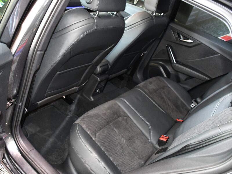 Audi Q2 S-Line 35 TFSI 150 S-Tronic GPS Virtual Pré Sense ACC TO Attelage Car Play Lane JA 19 Audi Sport