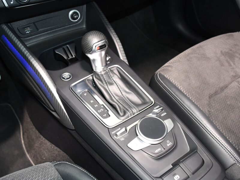 Audi Q2 S-Line 35 TFSI 150 S-Tronic GPS Virtual Pré Sense ACC TO Attelage Car Play Lane JA 19 Audi Sport