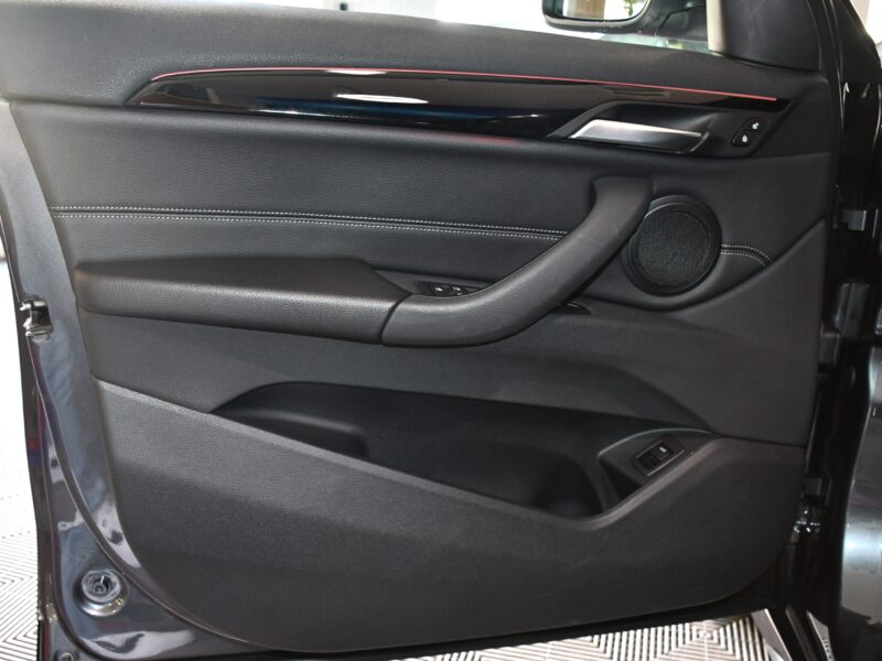 BMW X1 Sport 18DA X-Drive 150 BVA GPS Hayon Attelage Affichage Tête Haute Semi Cuir LED JA 18